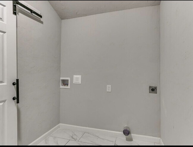 Foto del edificio - Beautifully remodeled home in Shawnee