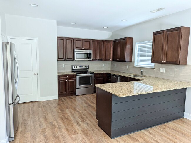 Cocina renovada - 8437 Brookmoor Ln