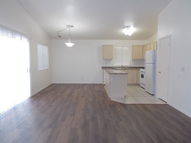 Foto del edificio - Charming Single-Story Home with 3 Bedrooms...