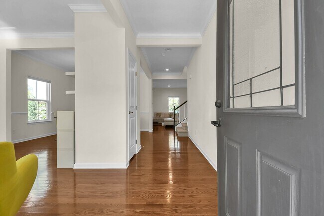 Foto del edificio - Spacious 3 Bedroom Home with Loft, Elegant...