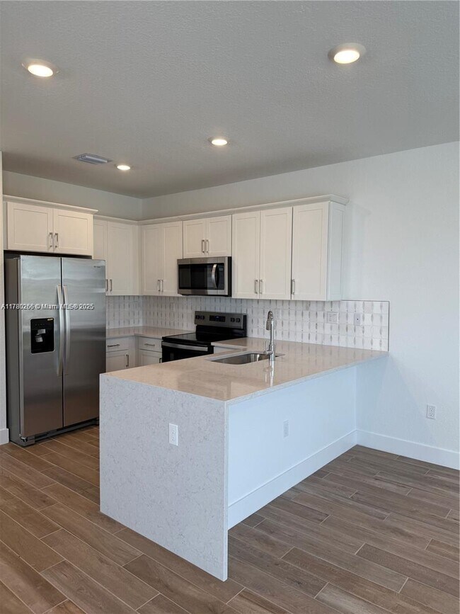 Foto del edificio - 16934 SW 2nd Ct