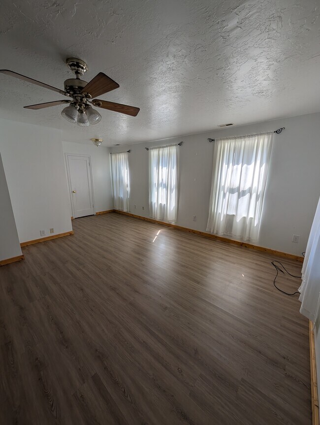 Building Photo - 135 N 100 W