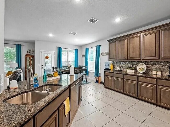 Foto del edificio - 1902 Sunflower Dr