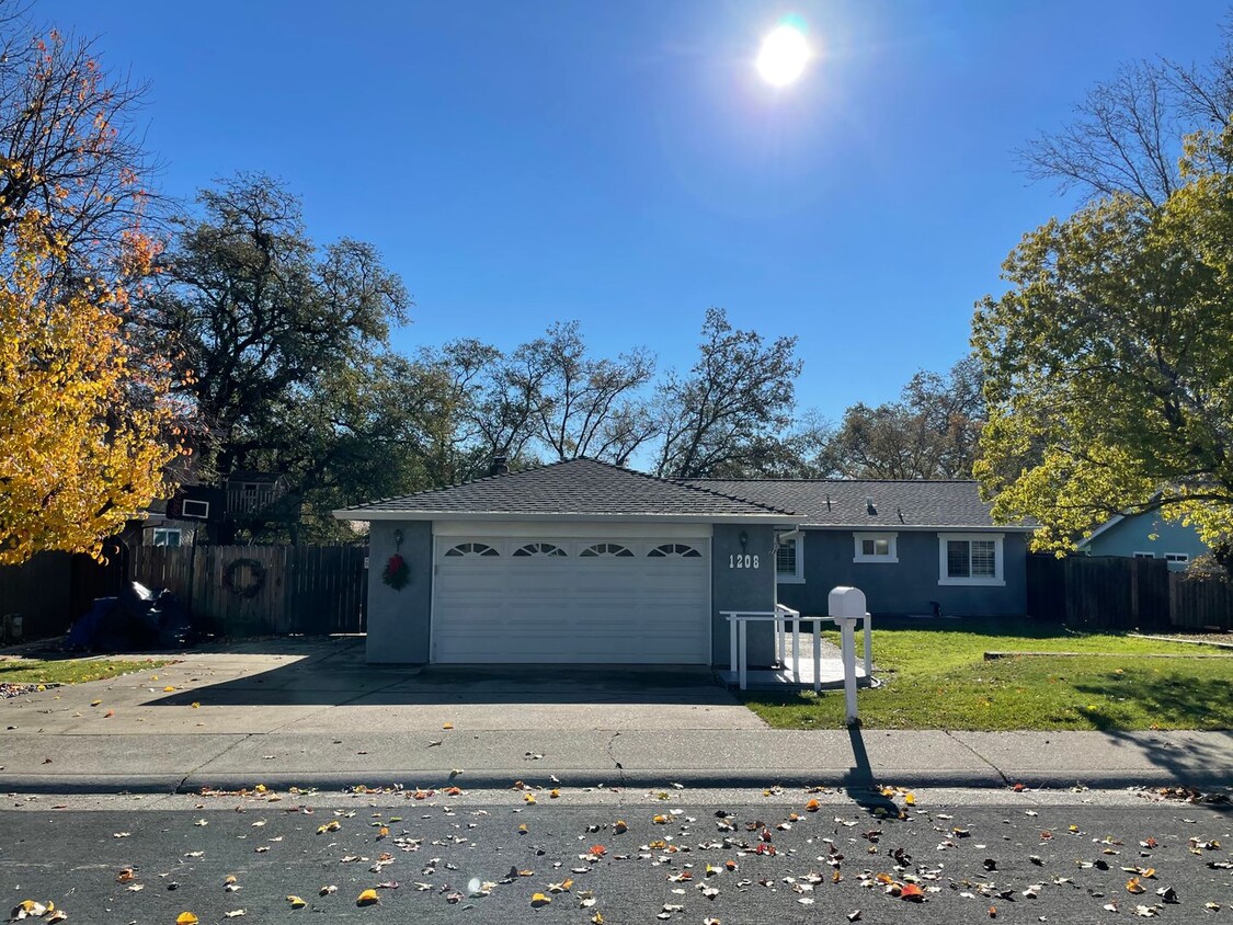 Primary Photo - NICE UPDATED SINGLE STORY HOUSE WITH A POO...