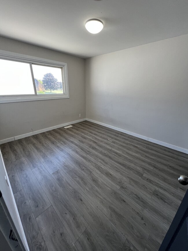 Building Photo - 505 Kathleen Ave