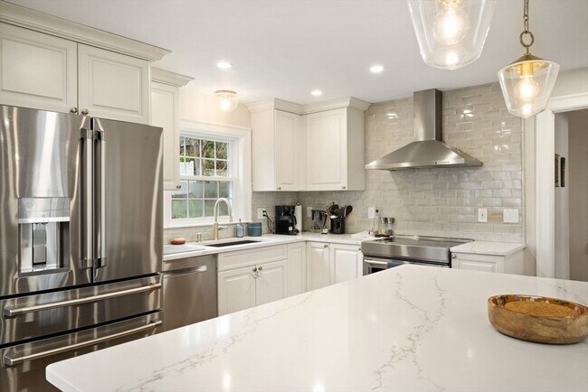 Building Photo - 62 Sycamore Rd