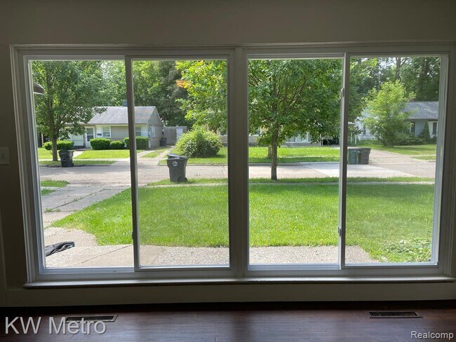 Foto del edificio - 10120 Corning St