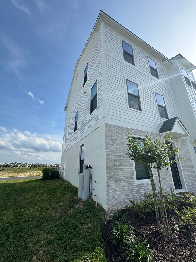 Foto del edificio - 15064 Grove Lake Dr