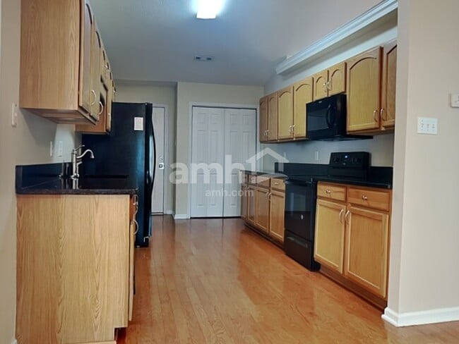 Building Photo - 1710 Stilwell Cir