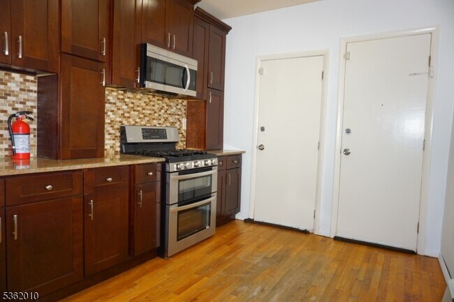 Foto del edificio - 247 Mt Prospect Ave