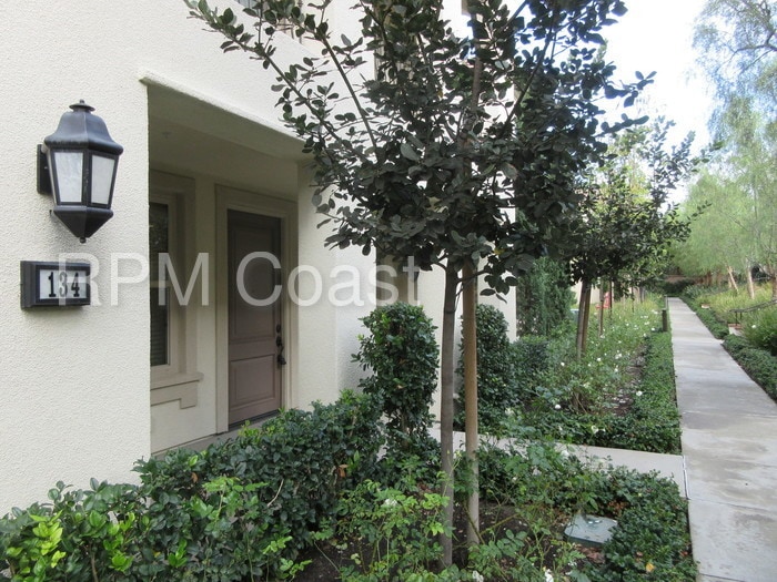 134 Overbrook, Irvine, CA 92620 Condo for Rent in Irvine, CA