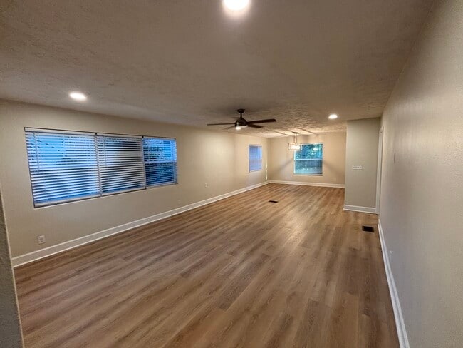 Massive living room - 3142 Belden Cir