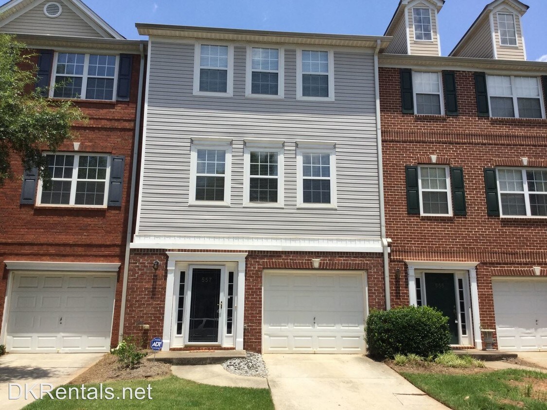 557 Lantern Wood Dr, Scottdale, GA 30079 House for Rent in Scottdale