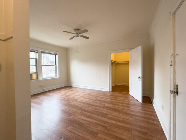 Foto del edificio - 2536 N Sawyer Ave