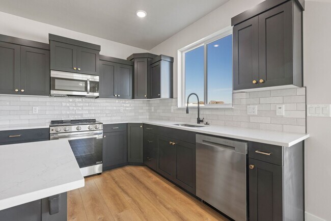 Foto del edificio - LEASE TAKE OVER PLEASE CALL TENANTS BRITTNEY 480-868-7733 OR Gunner Norton 480-450-0666 -FOR THIS...