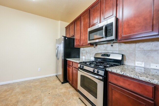 Building Photo - 20130 Emerald Mountain Dr