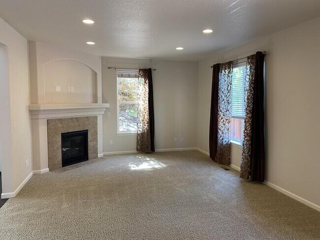 Foto del edificio - 3395 SE Meadowview Way