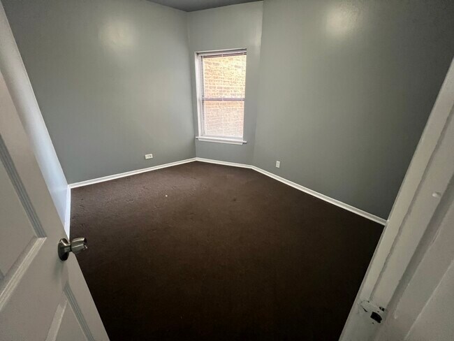 Foto del edificio - 6908 S Michigan Ave