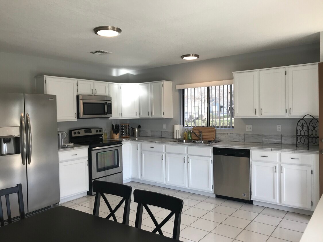 Casa Glendale - 10101 W Orange Dr