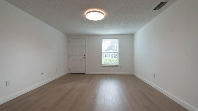 Foto del edificio - 2233 Michele Dr