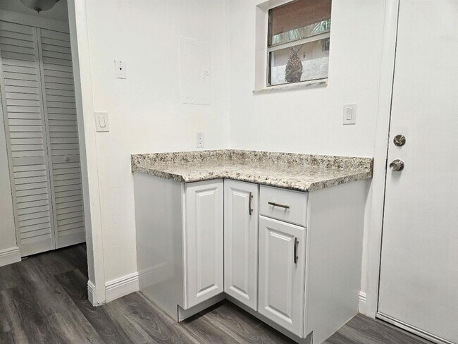 Foto del edificio - 404 NW 68th Ave
