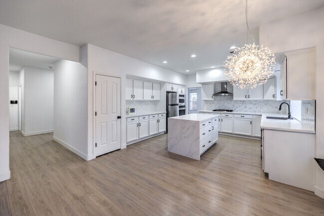 Building Photo - Beautiful 4BR / 3BA Corner-Lot Home with Designer Finishes