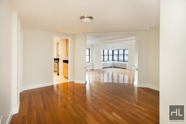 Building Photo - 400 E 57th St