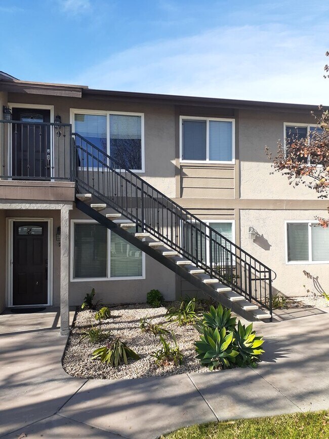 Building Photo - OAKDALE #9