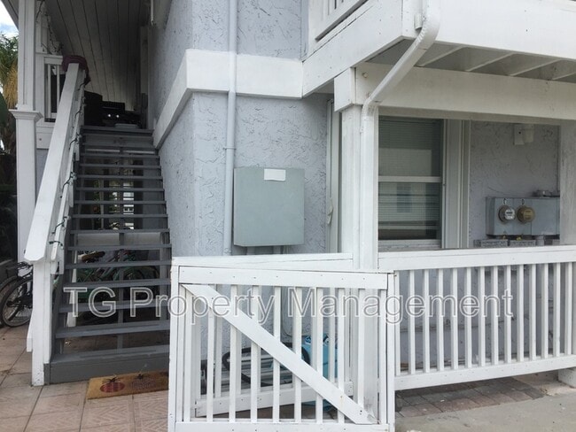 Building Photo - 211