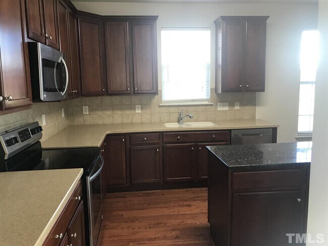 Foto del edificio - 5309 Glass Ridge Rd