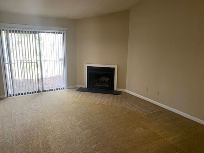 Foto del edificio - NOW AVAILABLE! Charming 2-Bedroom, 2-Bathroom Single-Level Townhome