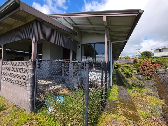 Foto del edificio - Available July 1 | Flexible 5-Bedroom Layout | 3.5BA Home | Secured Carport