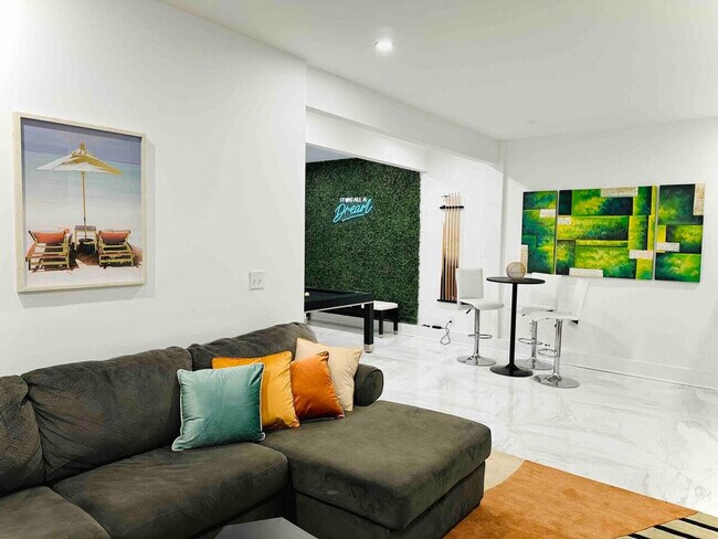 Foto del edificio - 323 Atherton St