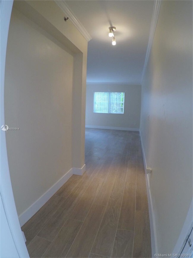 Building Photo - 3215 NE 184 ST  14110 Aventura FL 33160
