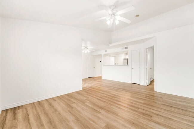 Building Photo - Move-in Ready 2-Bed Condo!