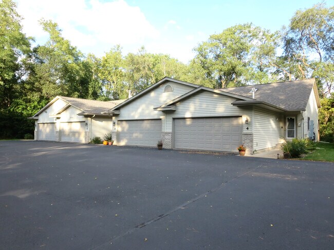 Foto del edificio - 1710 Menomonie St