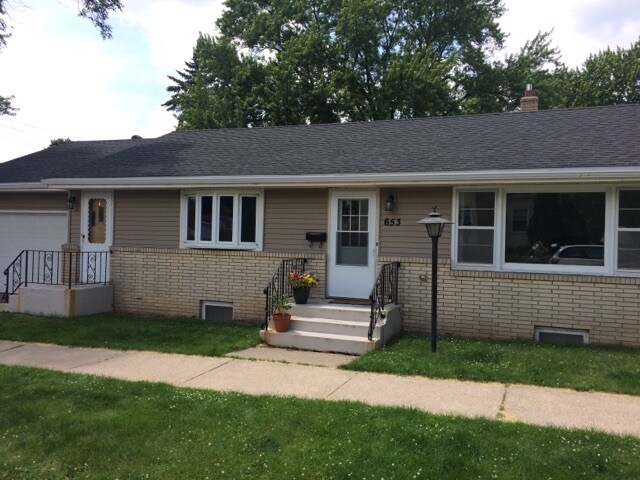 Primary Photo - 653 Syndicate St S