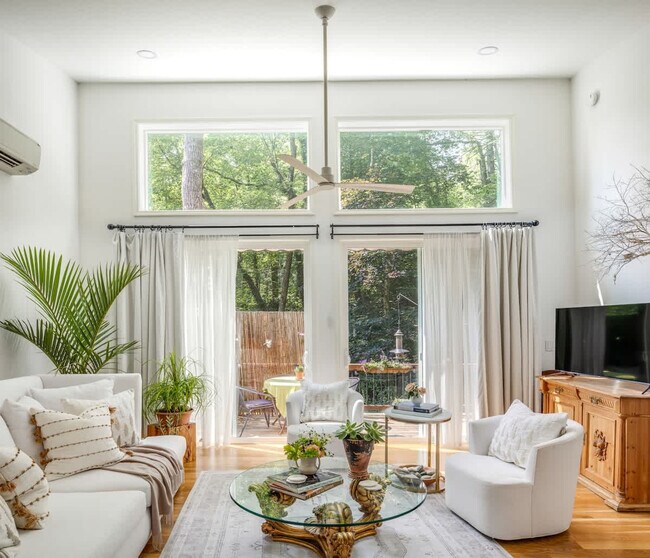 Foto del edificio - 125 Little Willow Cir