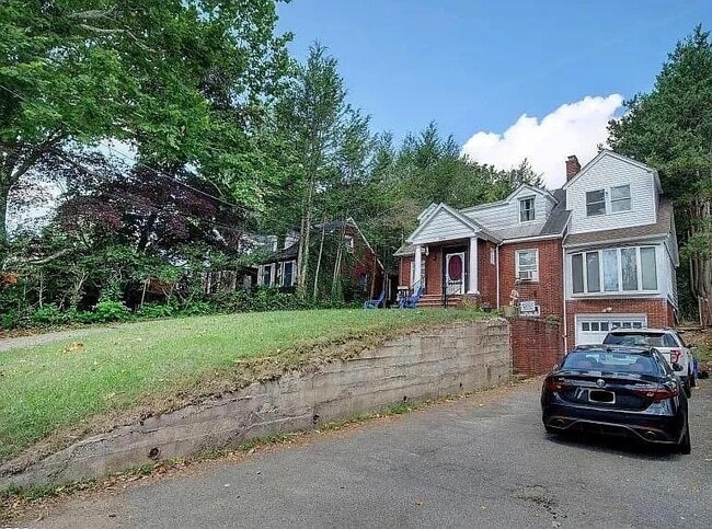 Foto del edificio - 326 Mt Prospect Ave