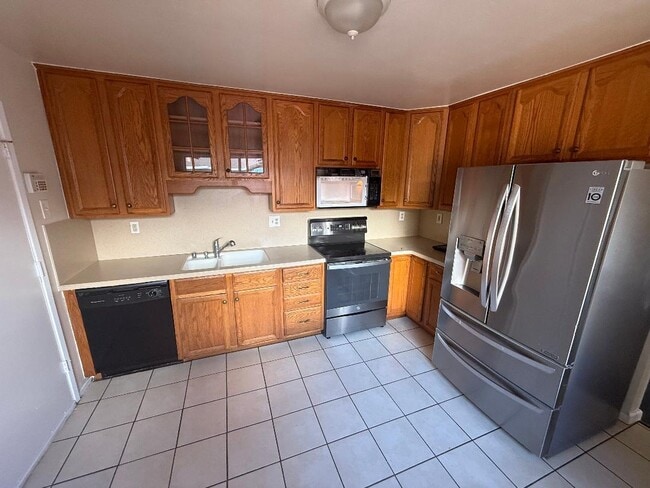 Building Photo - 2112 Banyan Way