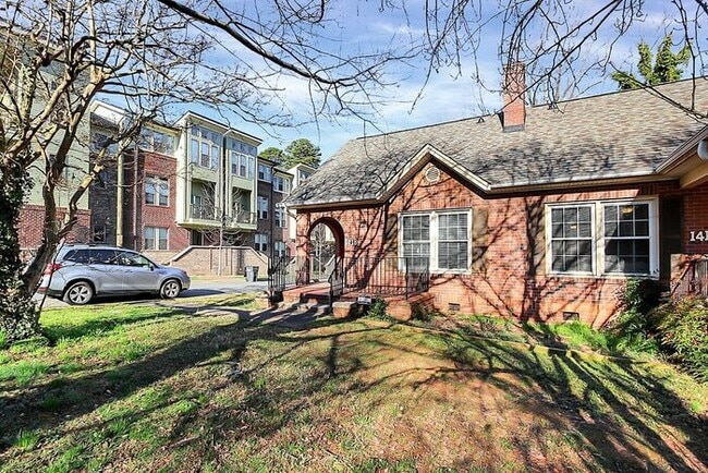 Building Photo - Charming 3BD/2BA Duplex in Dilworth!