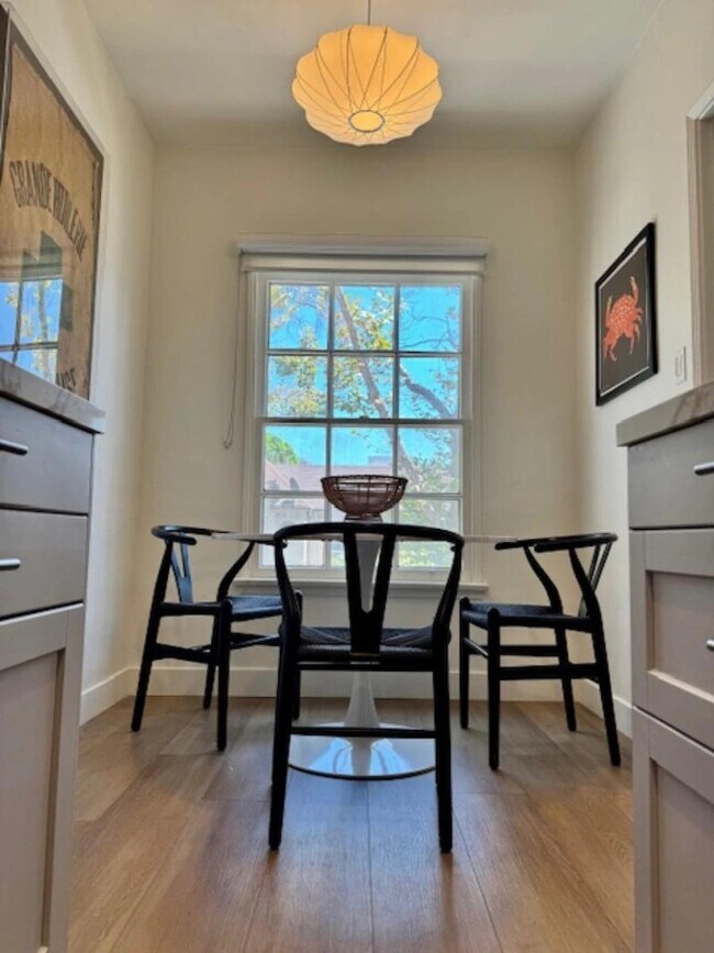 Foto del edificio - 339 N Almont Dr