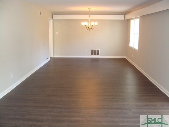 Building Photo - 2 Sulgrave Rd