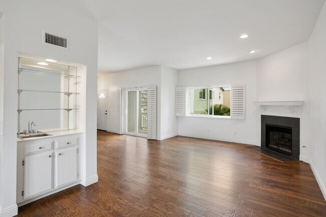 Foto del edificio - Coronado Island Lifestyle!  2 bed/2.5 bath...