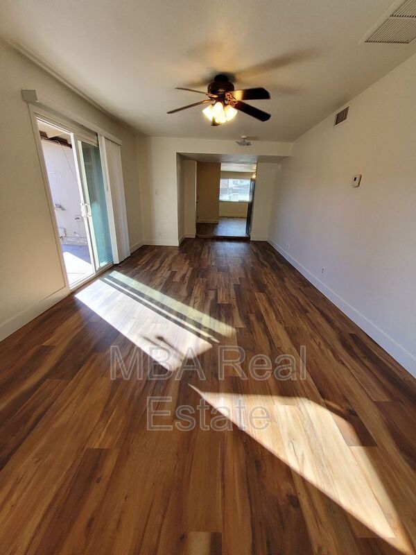 Foto del edificio - 1444 W Huntington Dr