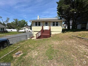 Building Photo - 7648 Beach Dr