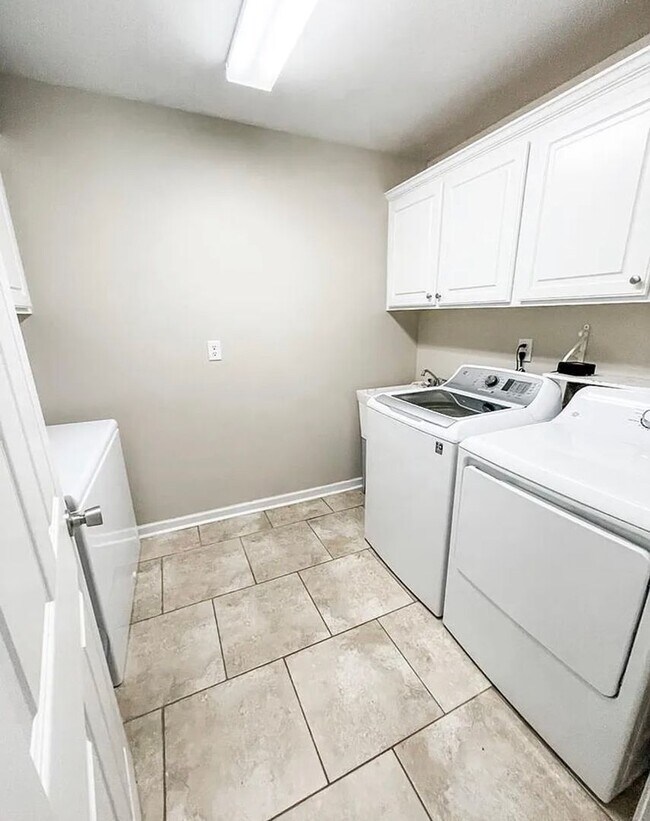 Foto del edificio - Charming 3/2 furnished home on quiet street