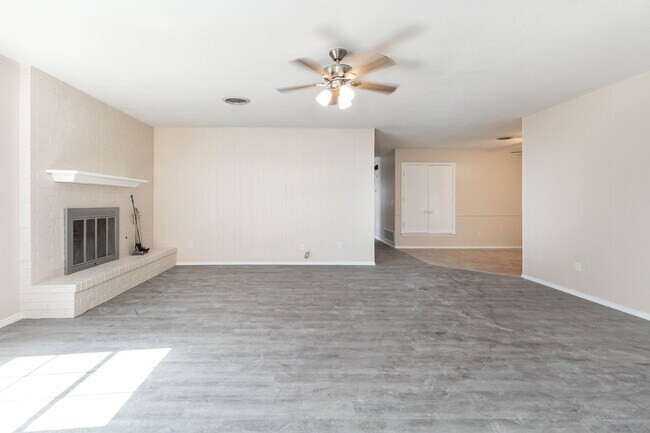 Living Room - 4414 Ridgecrest Cir