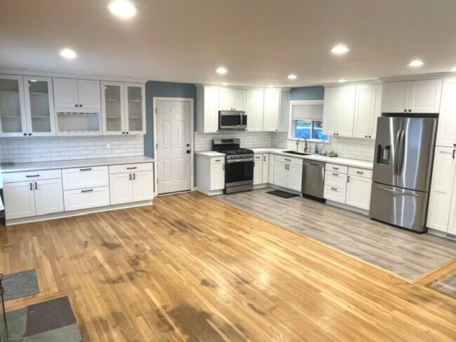 Foto del edificio - 3 Bedroom 1.5 baths! Walker & Cedar Hills ...