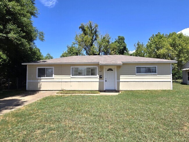 Building Photo - 3221 Rose Pl